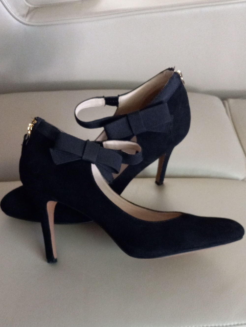 Nine West Black Suede Pointed-Toe Heels with Bow Accent Size 9.5M